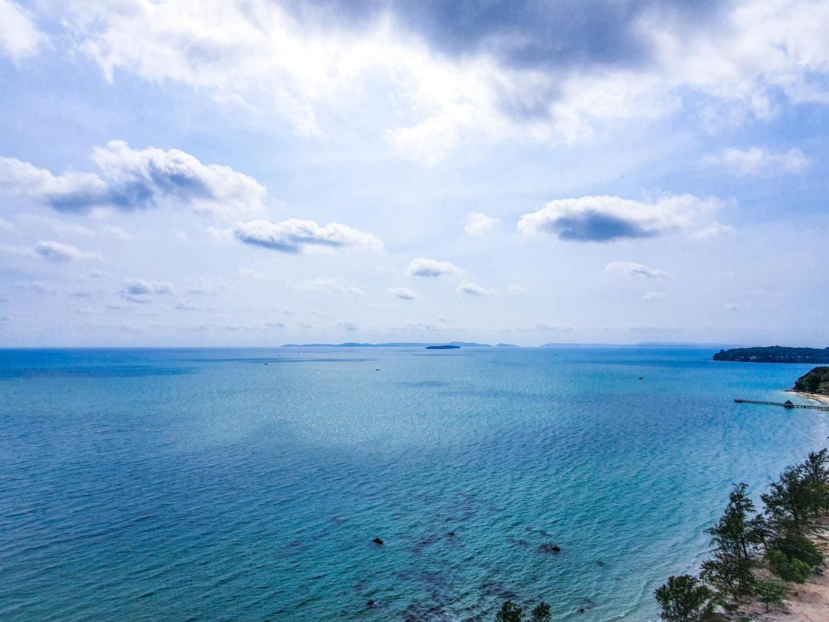 Howard Johnson Plaza By Wyndham Blue Bay Sihanoukville Exterior foto